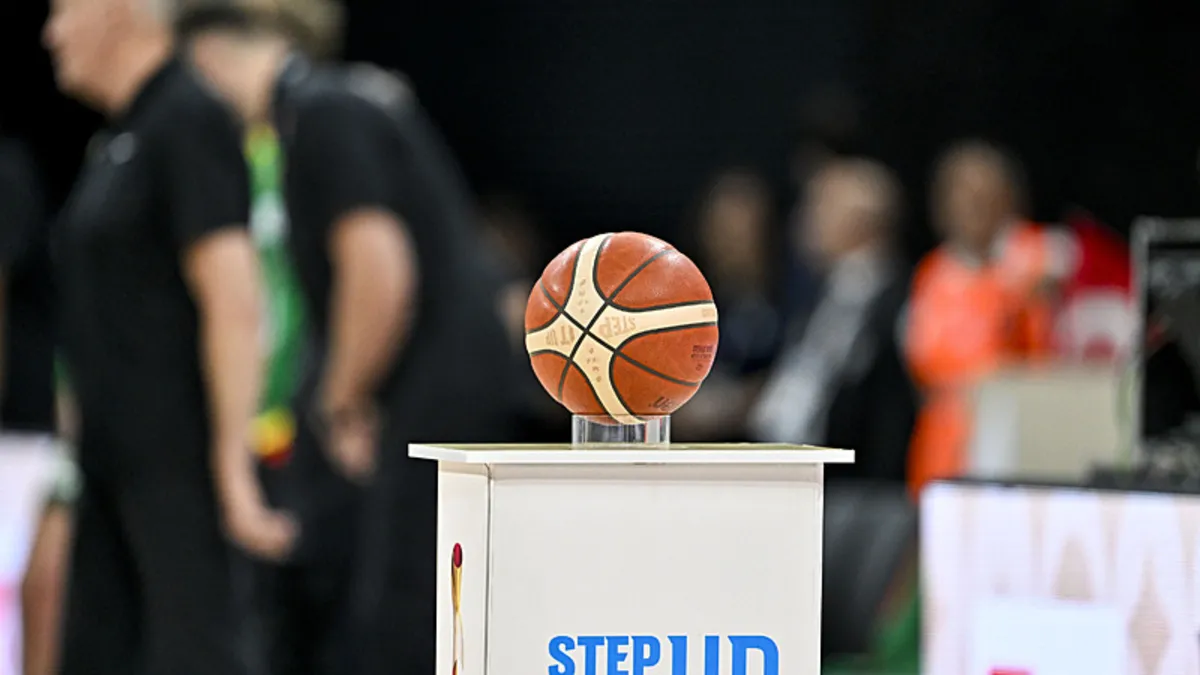 FIBA, Rus ve Belaruslu basketbolculara yönelik yasağı kaldırdı