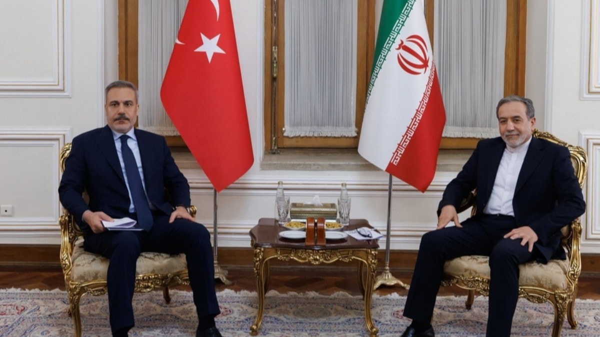 Fidan ve Arakçi Hürmüz Boğazı'nın Güvenliğini Telefonda Ele Aldı