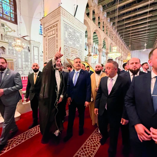 Fidan, Emevi Camii'nde Dua Etti