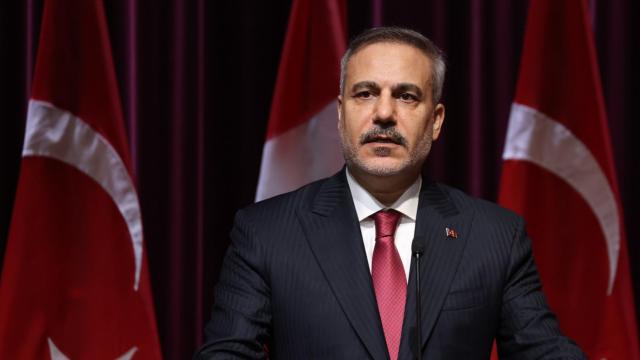 Fidan, İngiltere Dışişleri Bakanı Miliband ile Görüştü