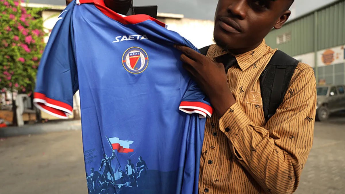 FIFA, Haiti'nin Dünya Kupası formasındaki bayrak tasarımını değiştirtti