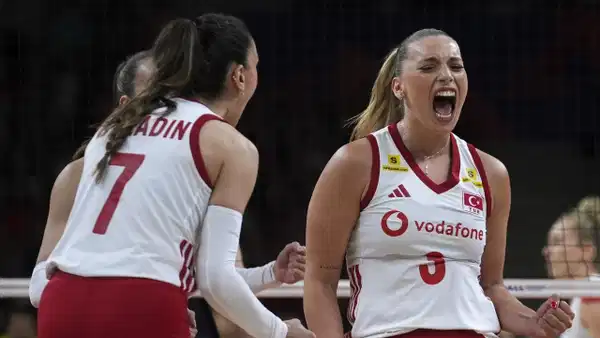 Filenin Sultanları Almanya'yı devirdi: VNL'de 3'te 3
