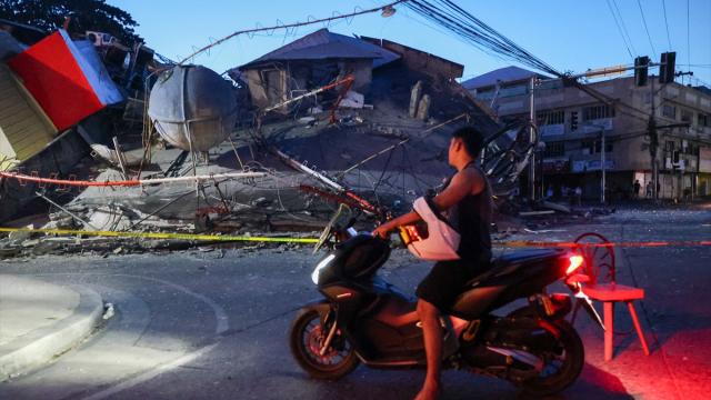 Filipinler'de 7.8 Deprem: Ölü Sayısı 45'e Yükseldi