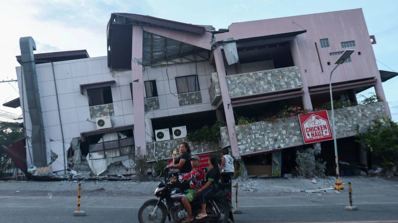 Filipinler'de 50 yılın en güçlü depremi: 37 ölü, 500 yaralı