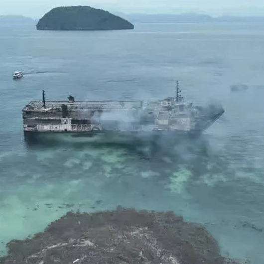 Filipinler'de feribot faciası: 137 kişi taşıyan gemide yangın, 5 ölü 87 kayıp