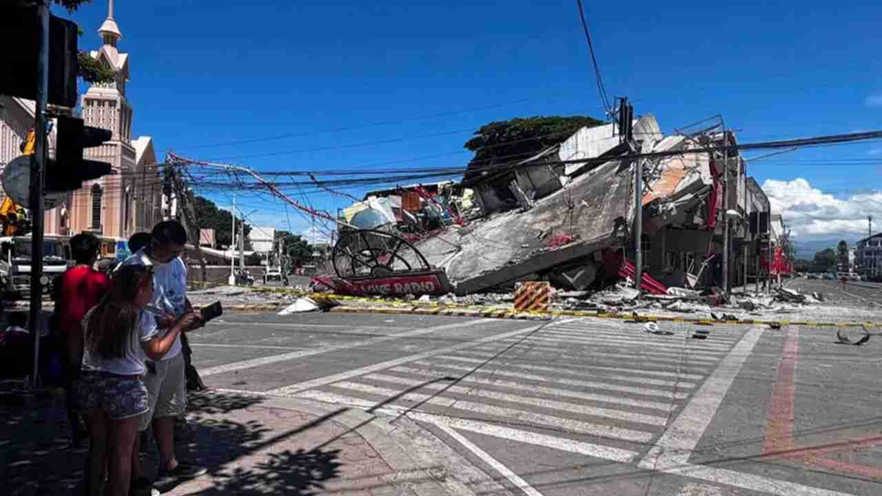 Filipinler'de 7.8 Büyüklüğünde Deprem: 15 Ölü, Tsunami Alarmı