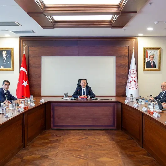Finansal İstikrar Komitesi'nden Çift Kanallı Fon Hamlesi