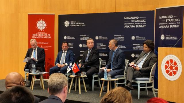 Finlandiya'da NATO Paneli: Stratejik Belirsizlikler Masaya Yatırıldı