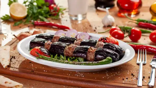 Fırında lokum gibi patlıcan kebabı tarifi: Güneydoğu'nun lezzeti