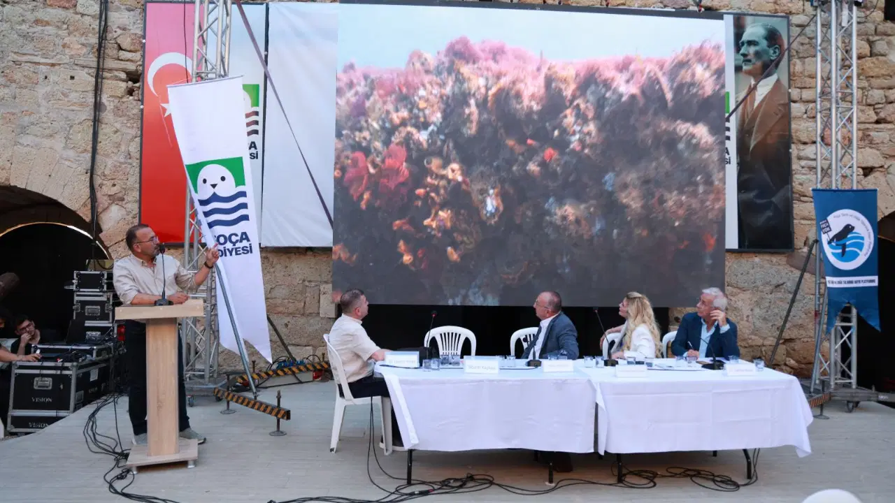 Foça'da Bilim İnsanlarından İzmir Körfezi İçin Çözüm Çağrısı