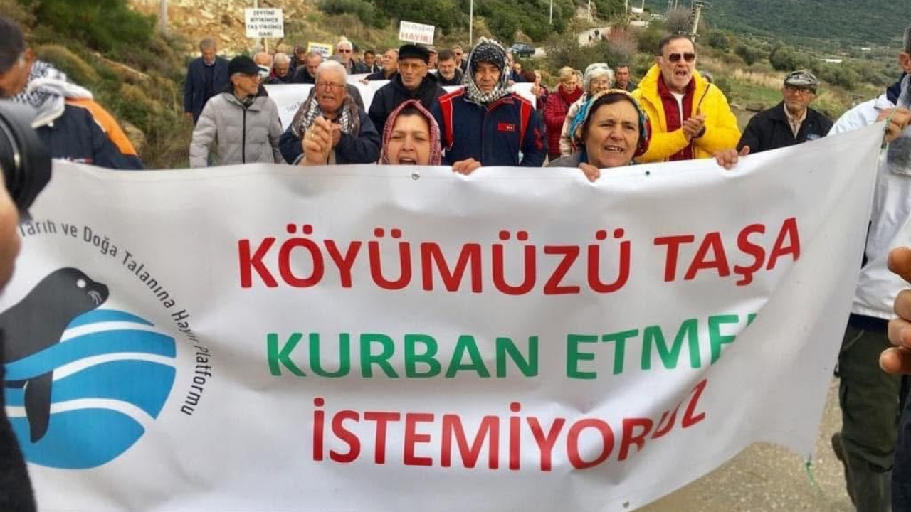 Foça'da Taş Ocağına Karşı Muhtarlardan Dilekçe Kampanyası