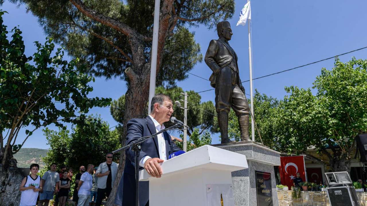 Foça Yeniköy'de Atatürk Heykeli Açılışı: Tugay, 'Atamızla Gurur Duyuyoruz