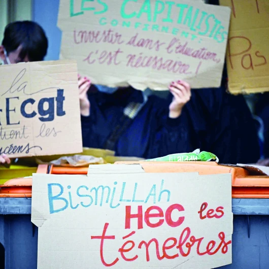 Fransa'da Gösteriler ve Hakan Albayrak'ın Şiiri