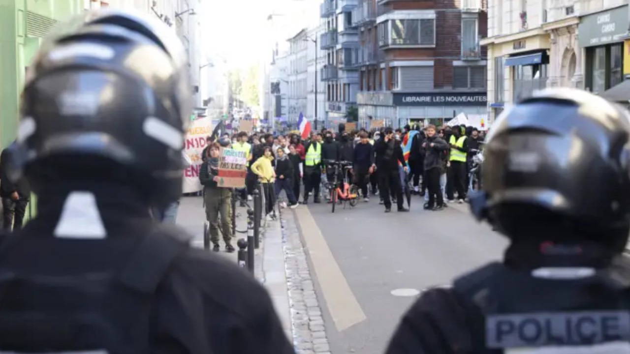 Fransa'da Hayat Pahalılığı Protestoları: 272 Gözaltı