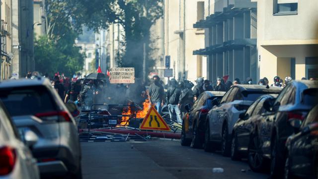 Fransa'da liselilerden siber kuşatma: Uzaktan eğitimi engelleme girişimi