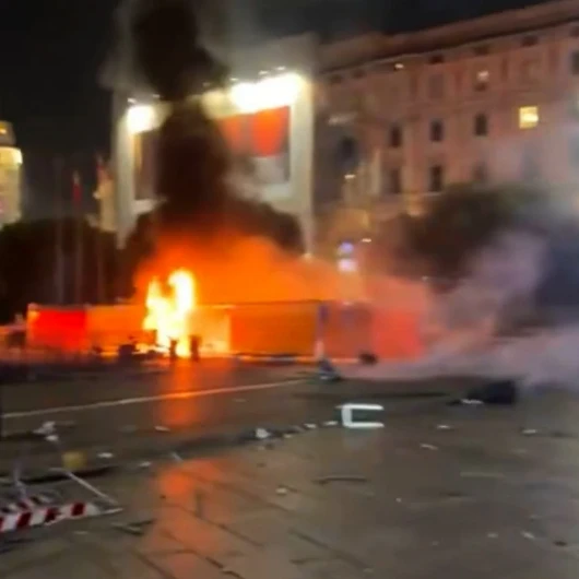 Fransa'daki Öğrenci Eylemleri İtalya'ya Sıçradı: Milano Meydanı Ateşe Verildi