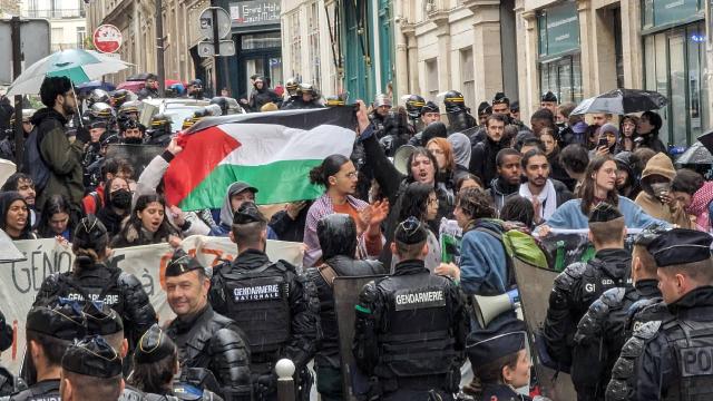 Fransa'da öğrencilerin Filistin eylemlerine polis müdahalesi