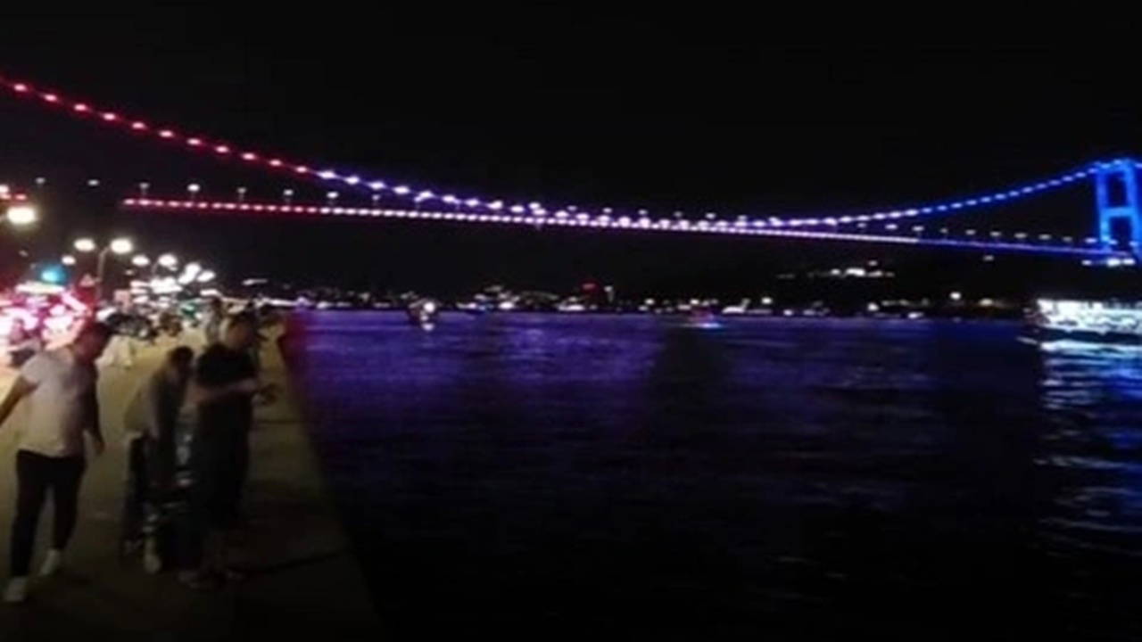 FSM Köprüsü ABD bayrağı renkleriyle aydınlandı: Resmi açıklama yok