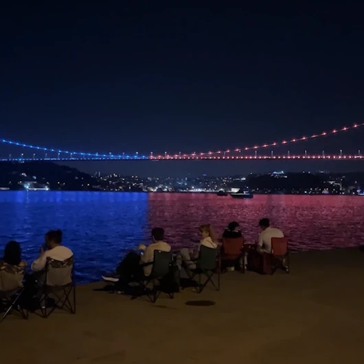 FSM Köprüsü Omurilik Felçlileri Günü'nde Turuncu-Mavi Işıklandı