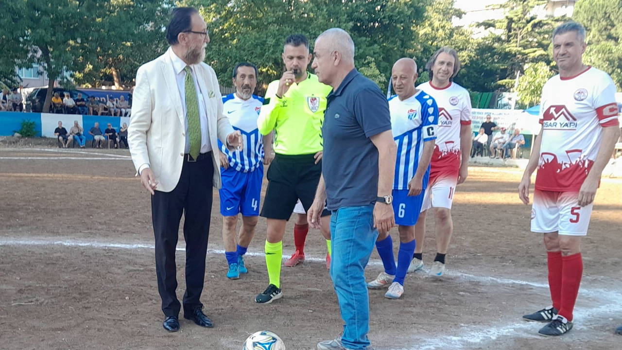 Futbol efsaneleri Rıza Çalımbay öncülüğünde Yücespor Veteranlar Turnuvası'nda buluştu