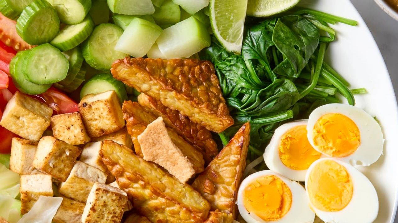 Gado-Gado: Endonezya'nın Doyurucu ve Sağlıklı Salatası
