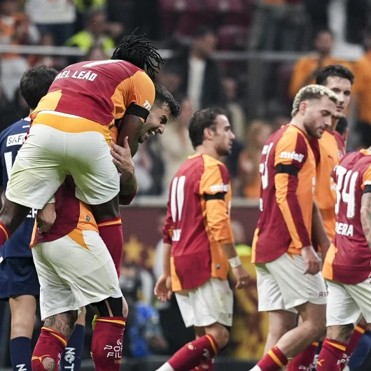 Galatasaray 10 Kişi Kasımpaşa'yı 3-1 Yendi: 3 Gol 3 Puan
