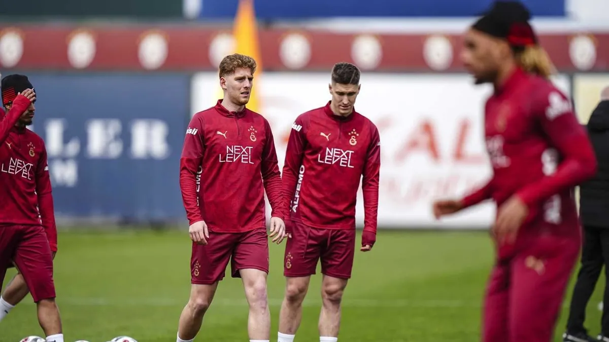 Galatasaray'da 4 futbolcu kadro dışı! TFF'ye bildirilmedi