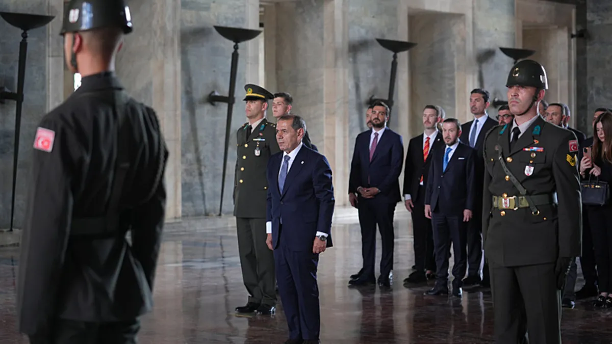 Galatasaray Başkanı Dursun Özbek ve Yönetim Kurulu Anıtkabir’de
