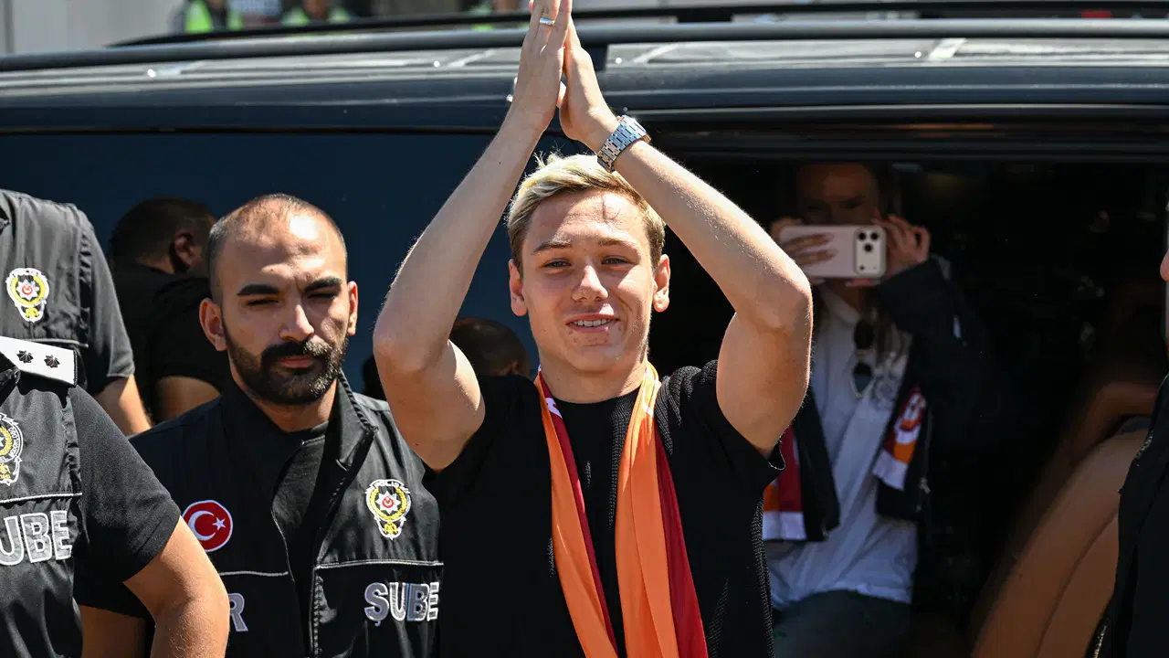 Galatasaray, Batrakov'un Lisansını Çıkardı