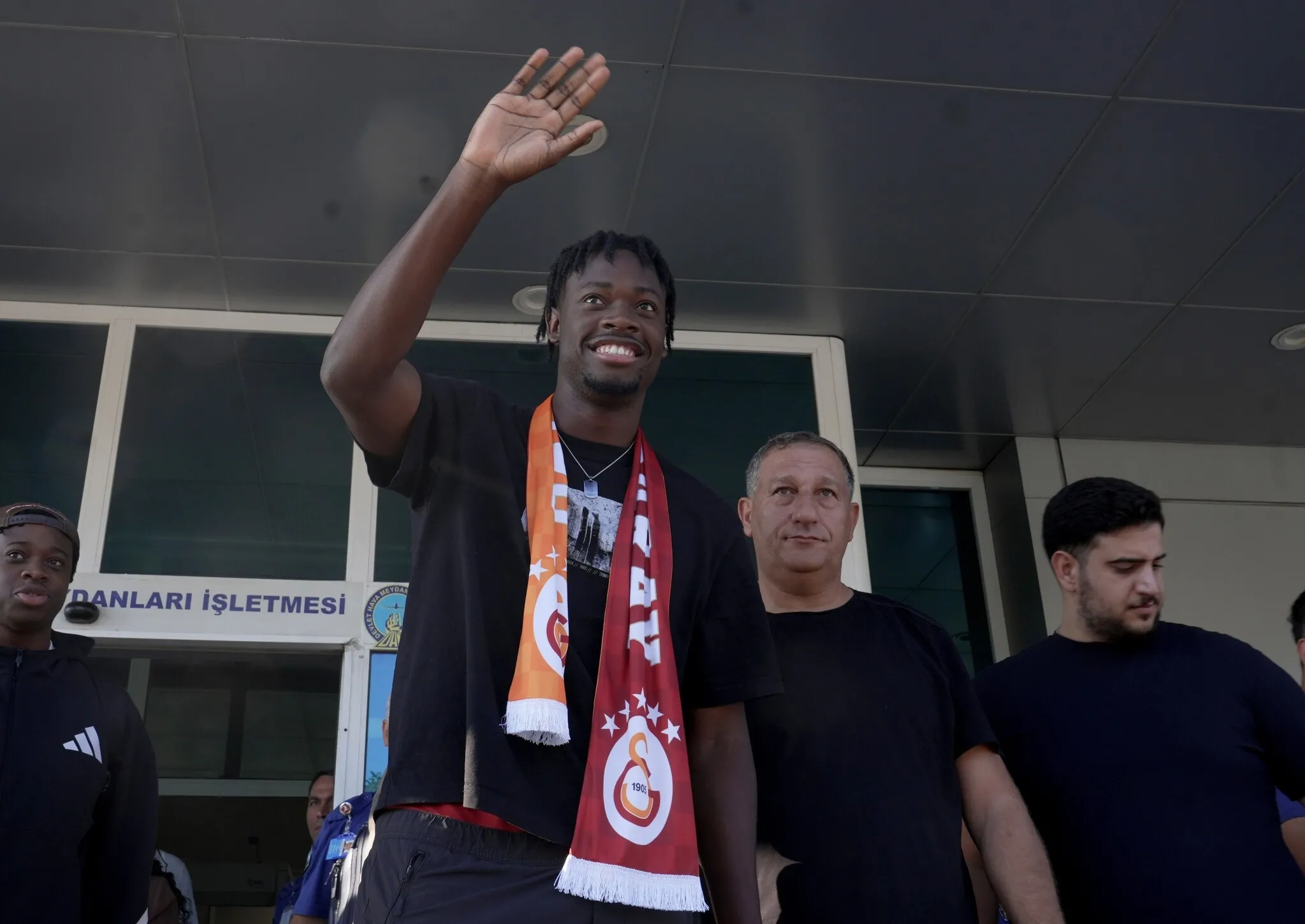Galatasaray Bitshiabu Transferinin Maliyetini Açıkladı: İşte Rakamlar