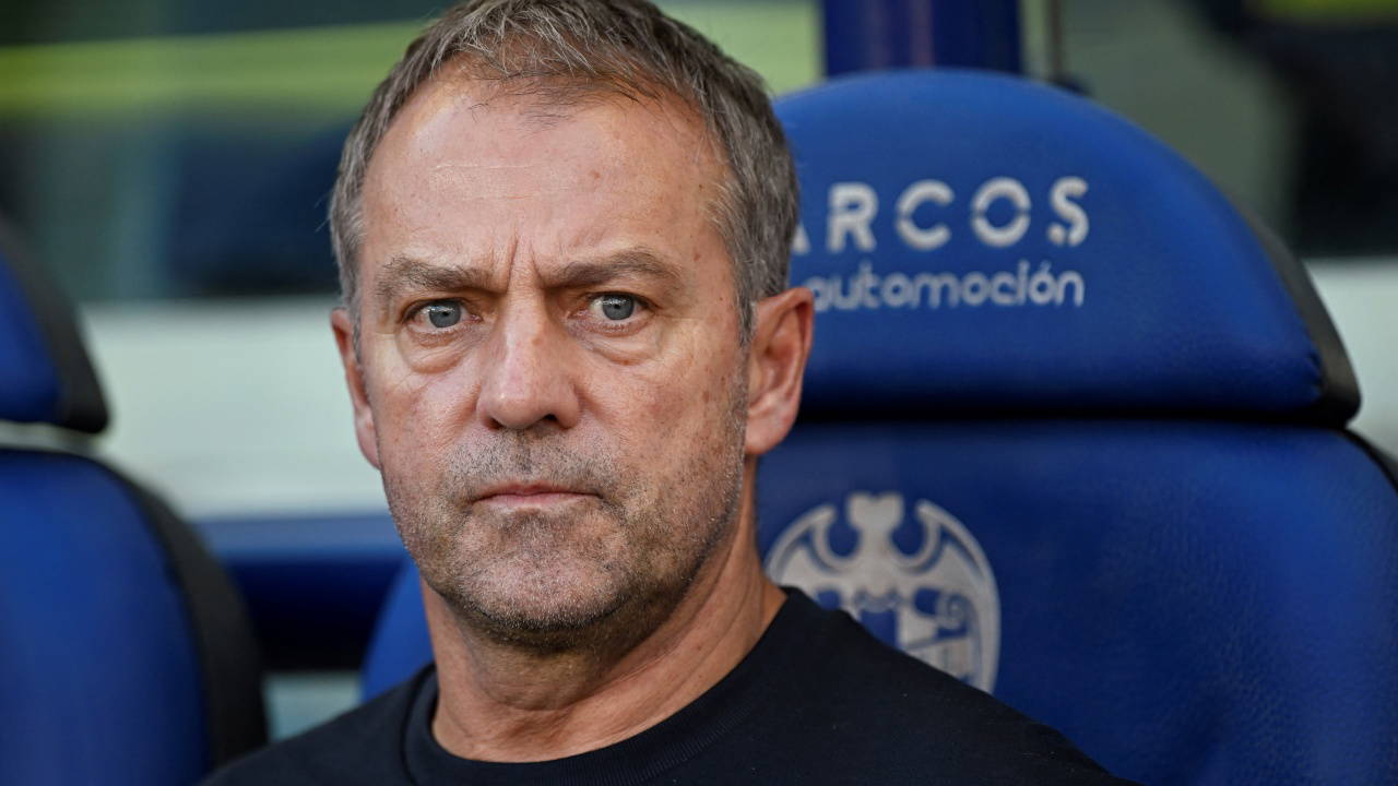 Galatasaray maçı öncesi Flick'ten Barcelona'da gergin basın toplantısı