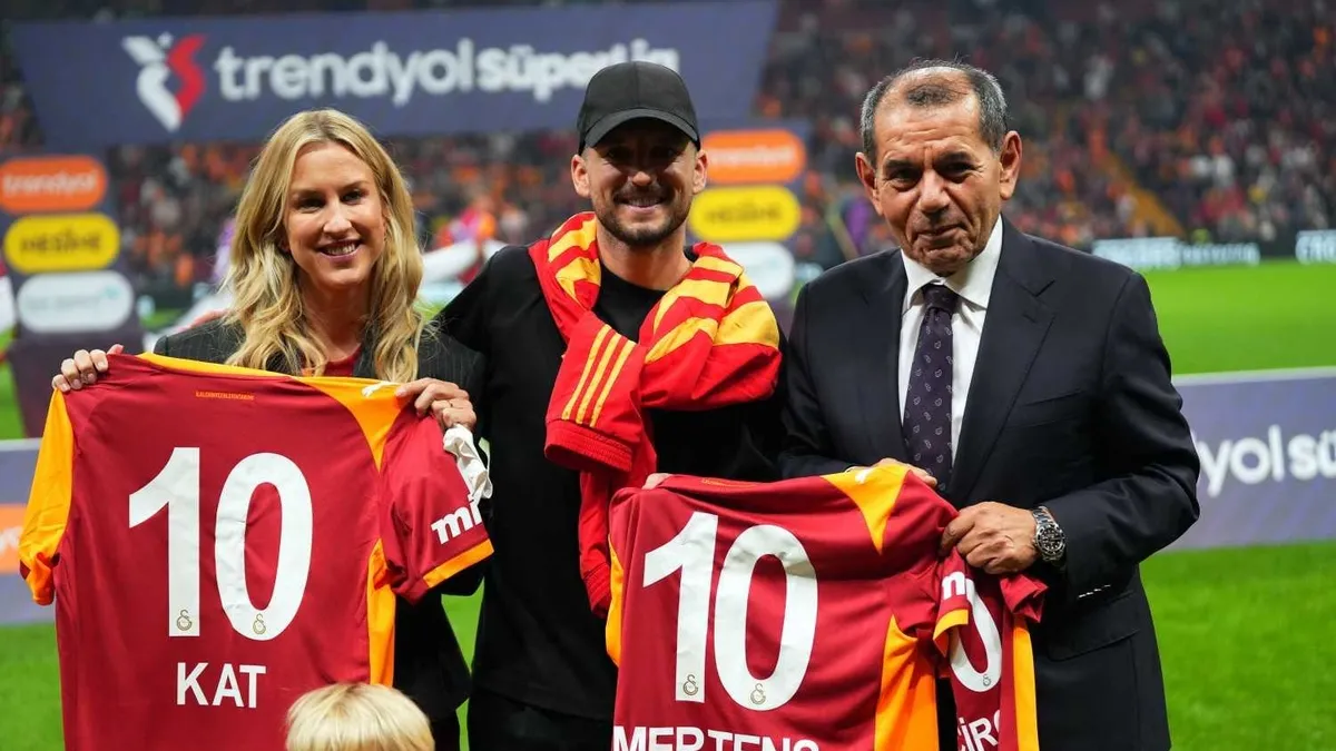 Galatasaray'da Mertens rüzgarı: Efsane teknik ekibe katılıyor