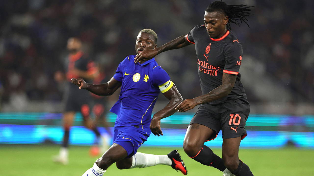 Galatasaray, Rafael Leao için Premier Lig deviyle yarışıyor