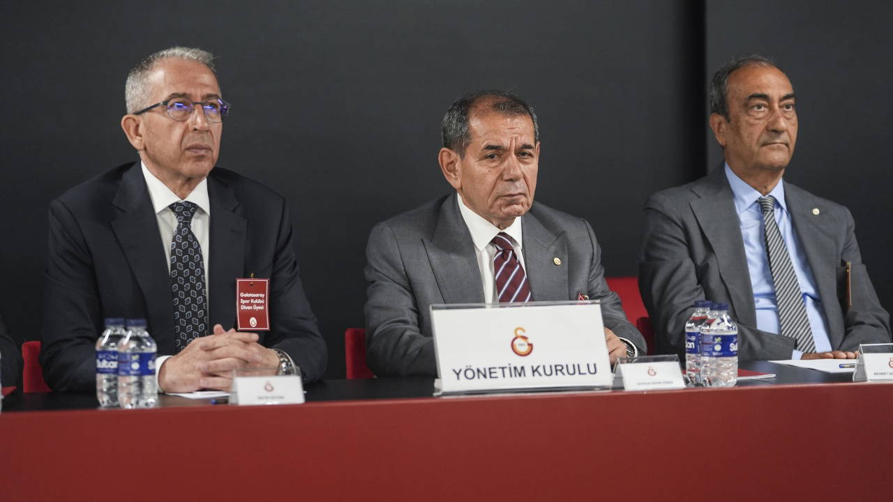 Galatasaray'da Rennes Maçı Öncesi Dursun Özbek'e Taraftar Tepkisi