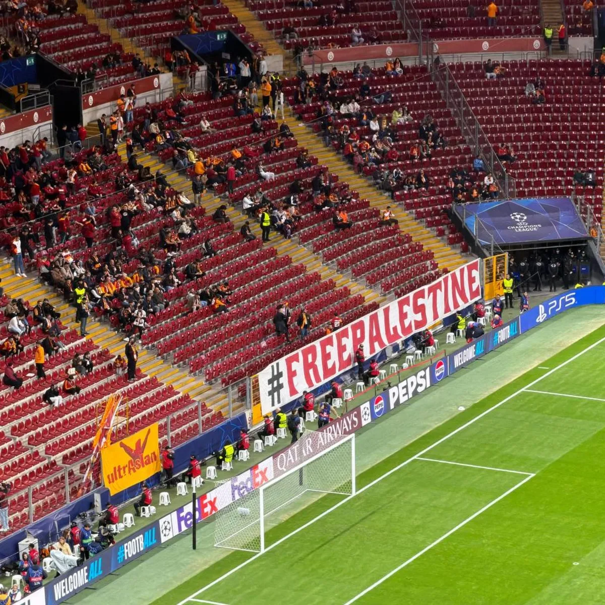 Galatasaray Taraftarından Filistin'e Tarihi Destek