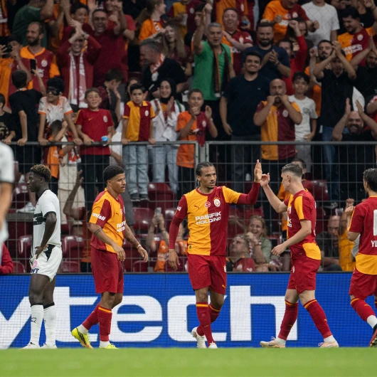 Galatasaray taraftarından Rennes maçında şok tezahürat: 'İstifa' sloganları