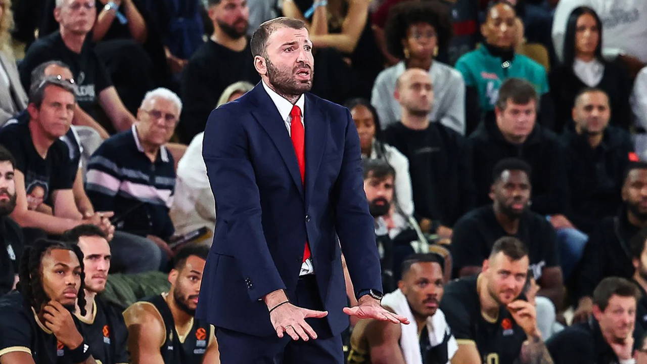 Galatasaray yeni başantrenörünü TBF'ye bildirdi