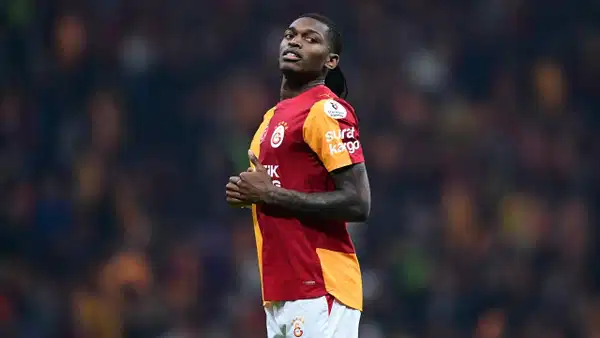 Galatasaray'da Şaşırtan Değişiklik: Leao 15 Dakika Sahada Kaldı