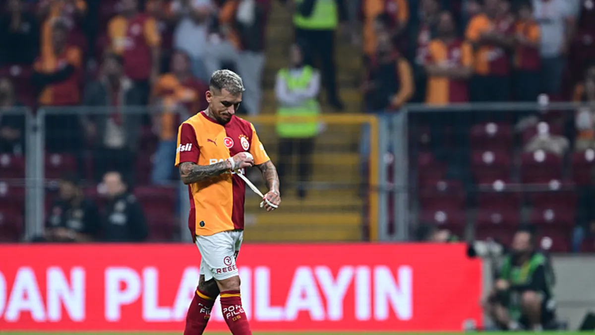 Galatasaray'da Torreira İlk Kez Kırmızı Kart Gördü