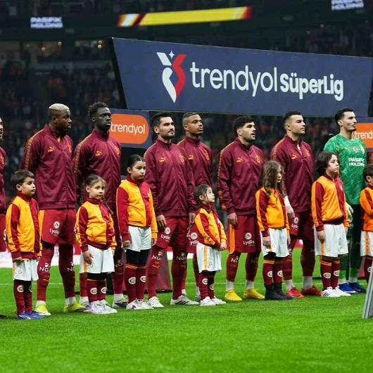 Galatasaray'da Yıldız Futbolcuya Sözlü Saldırı: Ocak Ayında Ayrılık İddiası