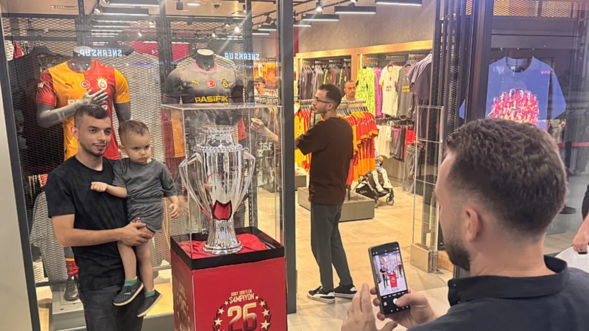Galatasaray'ın Şampiyonluk Kupası Düzce'de Coşkuyla Karşılandı