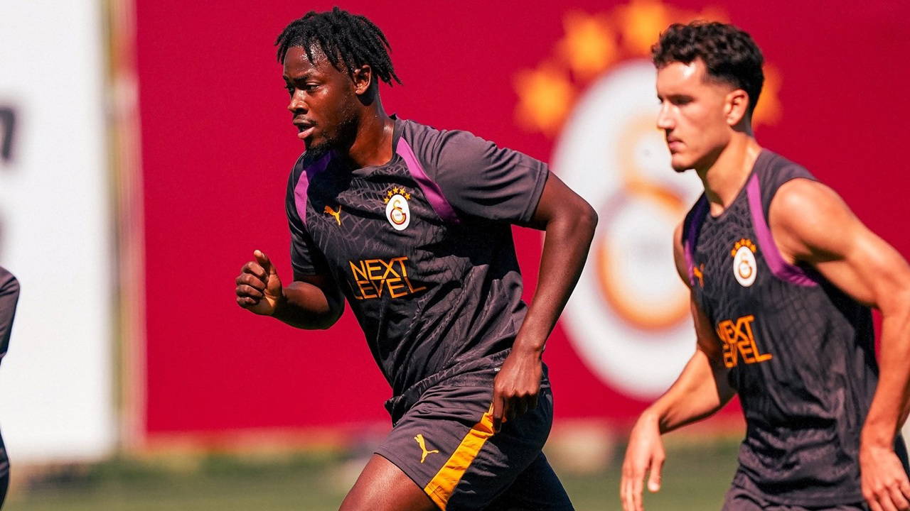 Galatasaray'ın yeni transferi Bitshiabui ilk antrenmana çıktı