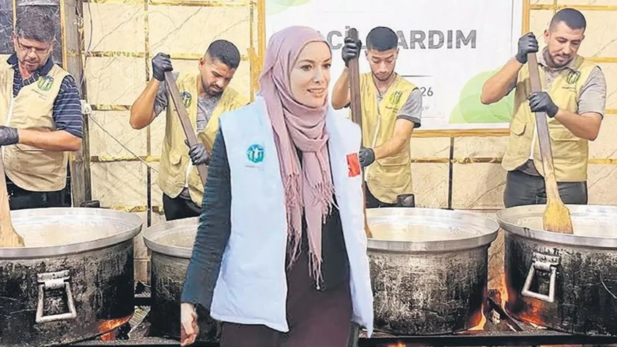 Gamze Özçelik'ten Gazze'ye Destek: Yalnız Değilsiniz