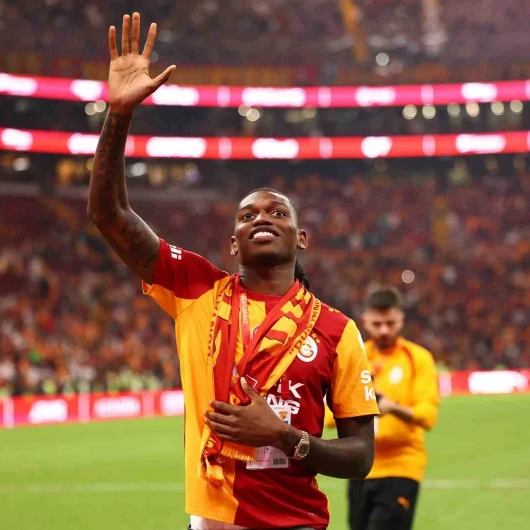 Leao Transferinin Kahramanı Gardi: Galatasaray'ı Seçti, Dev Teklifleri Reddetti
