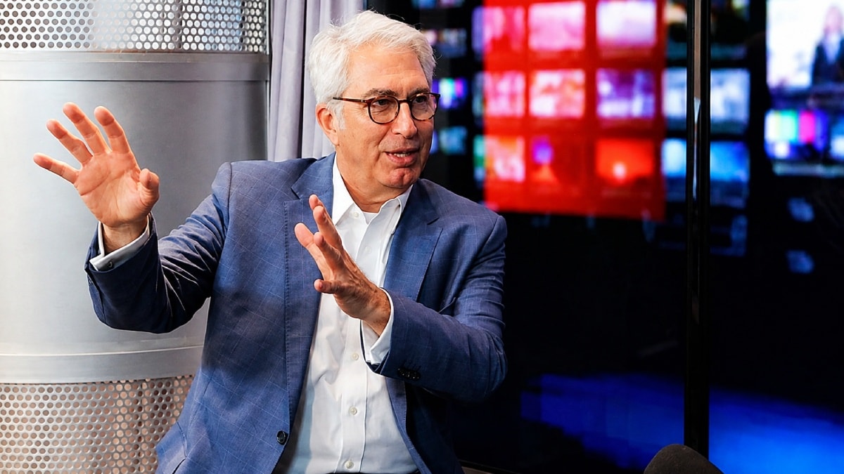 Gazeteci Murat Yetkin'e scooter çarptı: Ayağı kırıldı