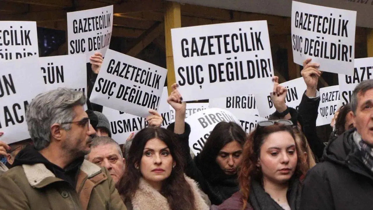 Gazeteciler baskı ve sansüre karşı 10 ilde sokağa çıkıyor