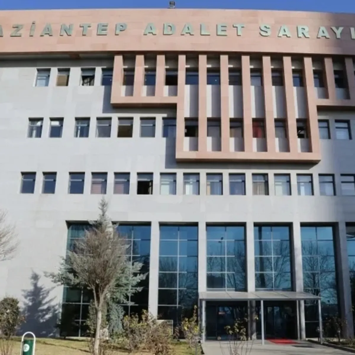 Gaziantep Adliyesi'nde Rüşvetle Tahliye Skandalı: Hakim ve Savcılar Görevden Uzaklaştırıldı