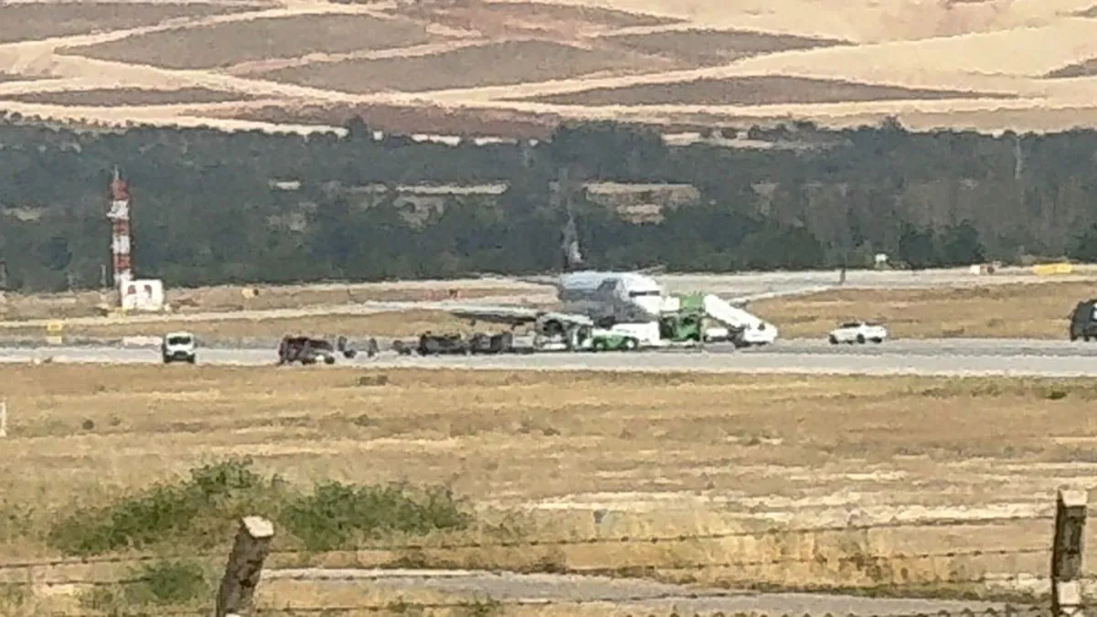 Gaziantep Havalimanı'nda korkutan kaza: Yolcu uçağının lastiği patladı