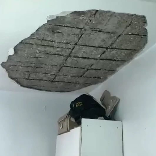 Gaziantep Nizip'te Deprem Sonrası Evin Tavanında Kısmi Çökme