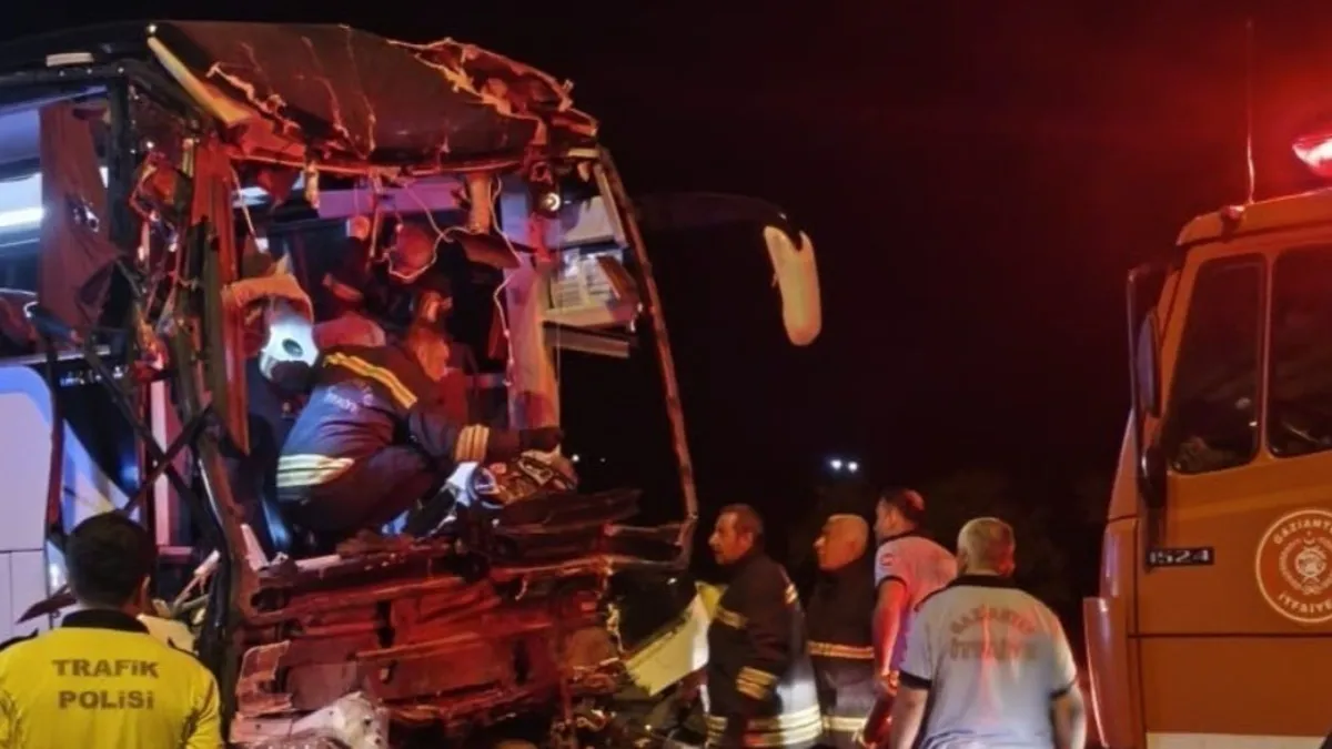 Gaziantep'te Otobüs Tır Çarpıştı: 2 Ölü 22 Yaralı